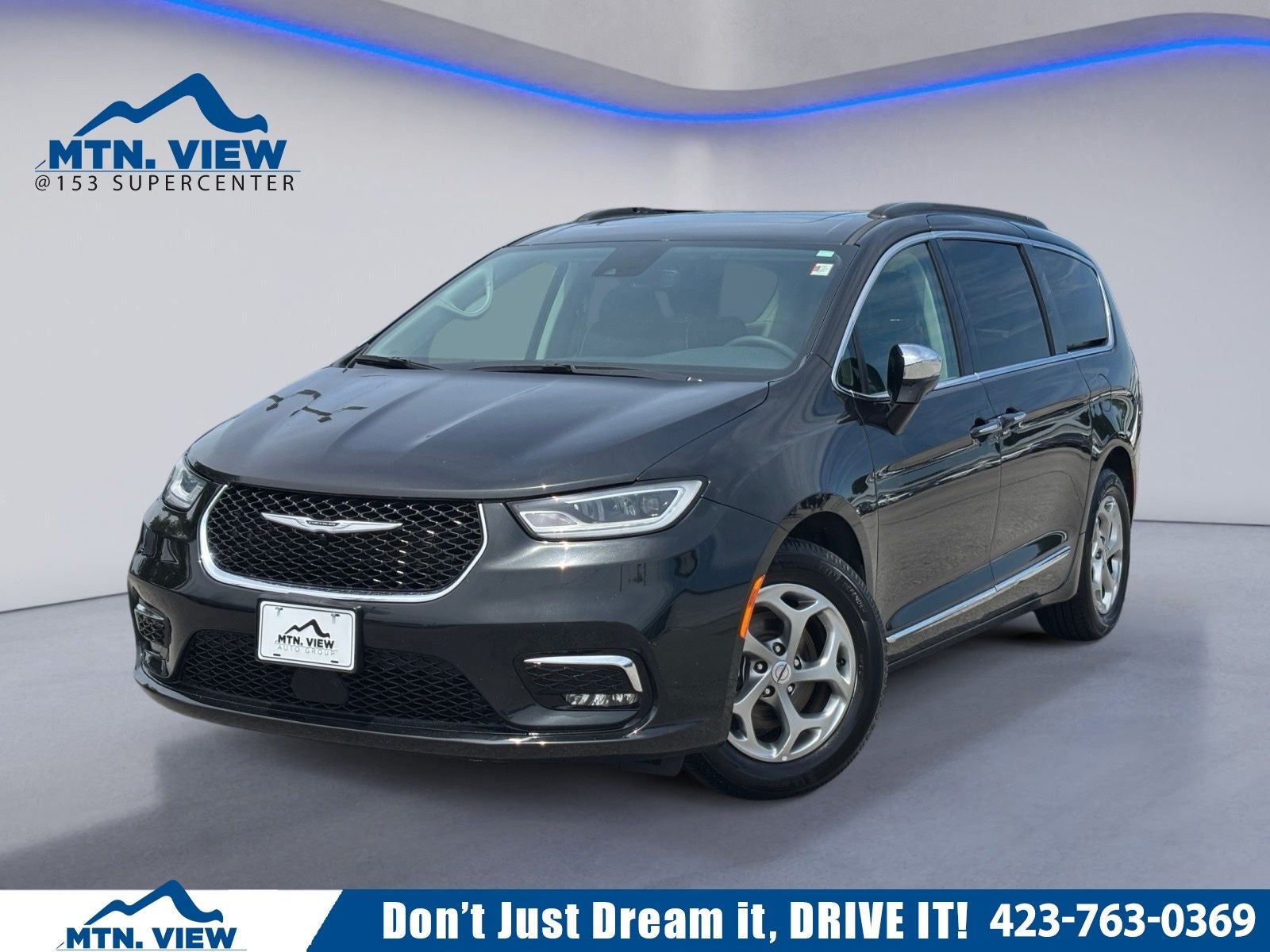 2023 Chrysler Pacifica Limited in Brilliant Black Crystal Pearlcoat — front three-quarter view