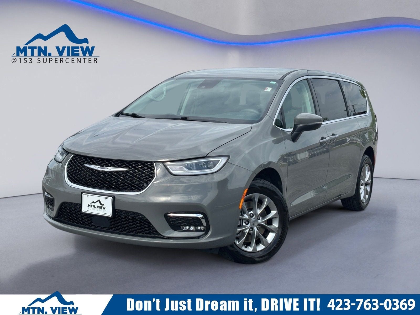 2023 Chrysler Pacifica Touring L in Ceramic Gray Clearcoat — front three-quarter view