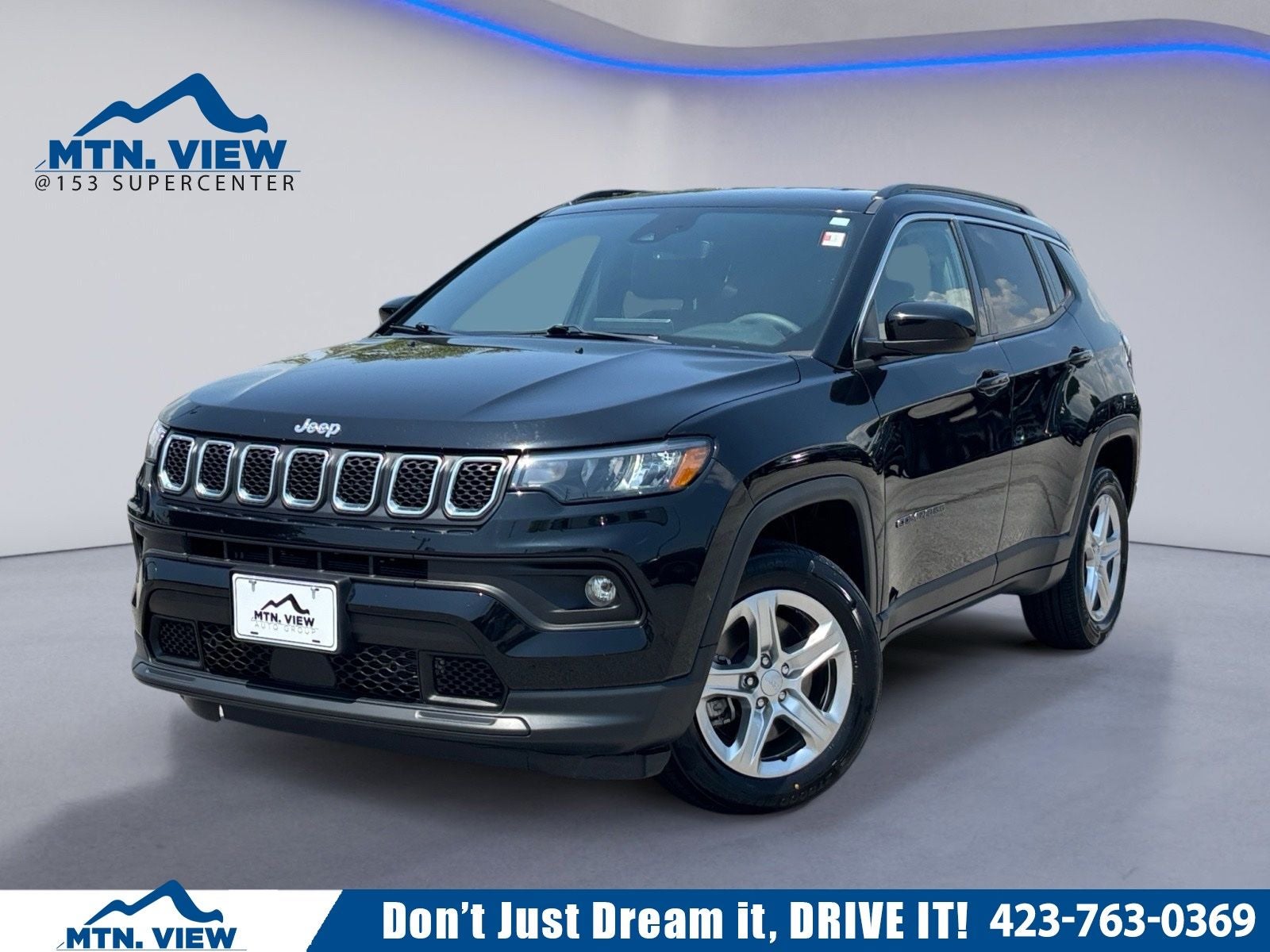 2023 Jeep Compass Latitude in Diamond Black Crystal Pearlcoat — front three-quarter view
